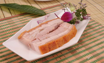 主料:琥珀腰果,木耳,墨鱼娇,美国杏条 特点:色彩鲜艳,造型优美,口感好